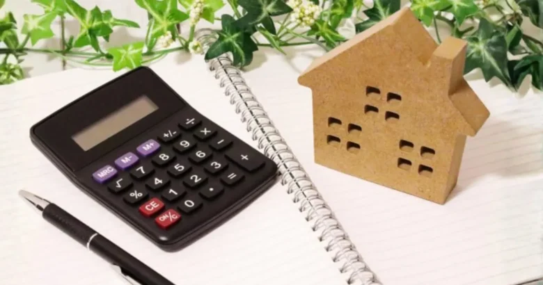 ノートと家の模型