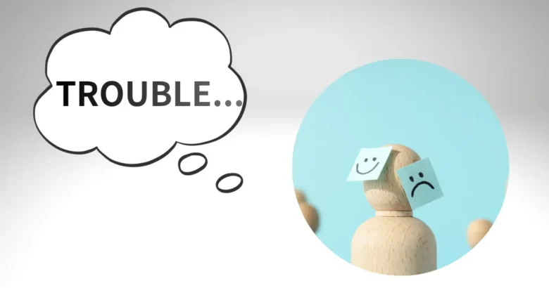 トラブルの文字と泣き顔の人形